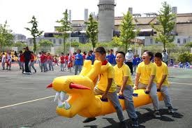 中场一脚直塞把后防撕开了